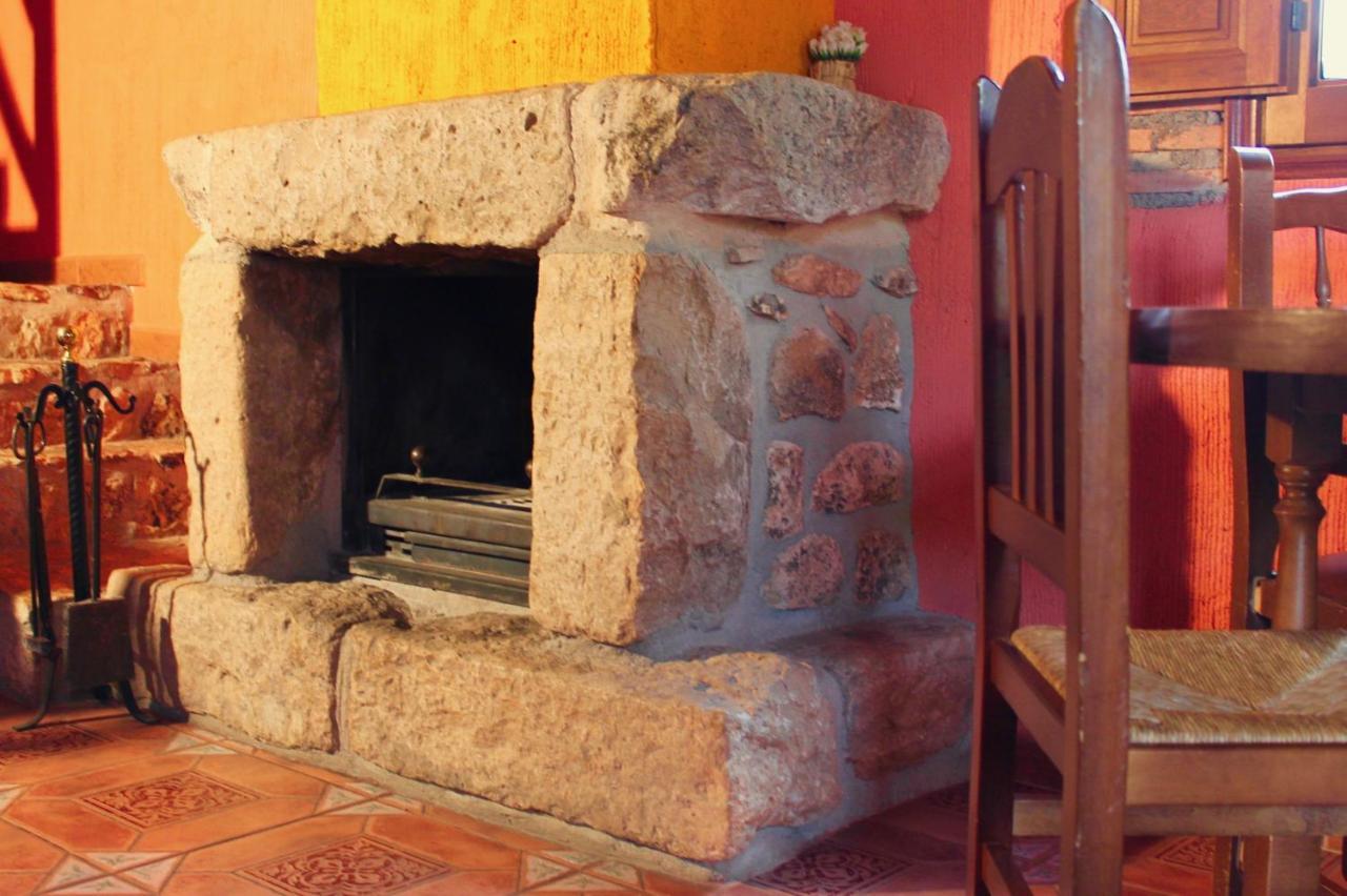Casas Rurales Con Jacuzzi Quijote Y Sancho ออสซา เด มอนเตียล ภายนอก รูปภาพ